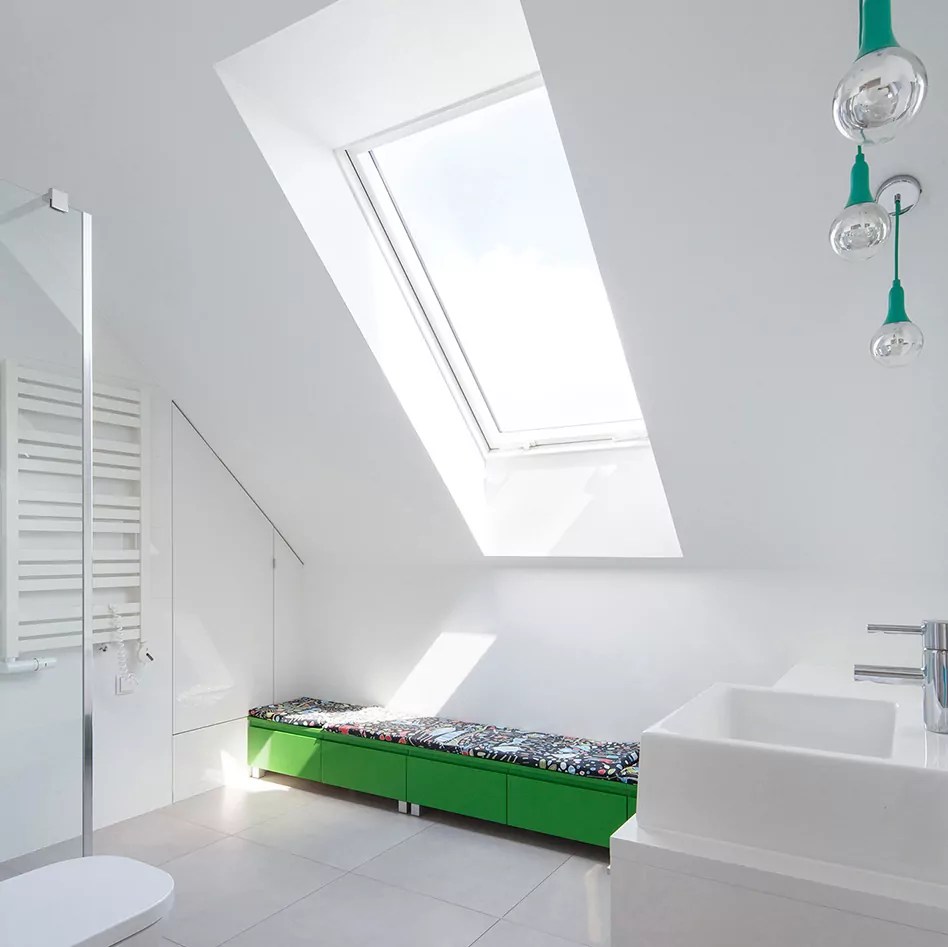 FAKRO White Acrylic Electrically Operated Centre Pivot Roof Window (FTP-V Z-Wave) - Image 6