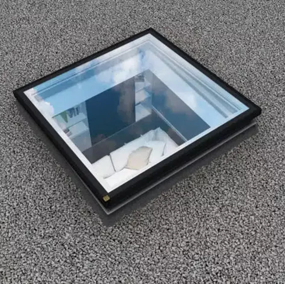 FAKRO Electrically Operated Double Glazed Flat Roof Window (DEG P2) - Image 2